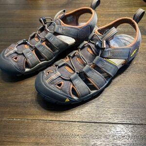 Keen Clearwater CNX Charcoal and Tan Hiking Sandals Men’s 8
